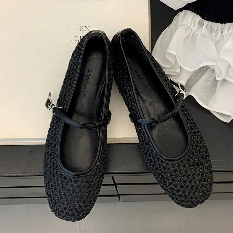 BLACK / 37