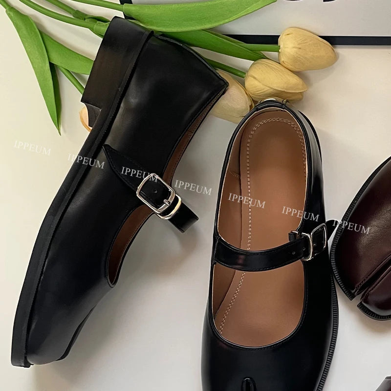 LEATHER SPLIT TOE SHOE