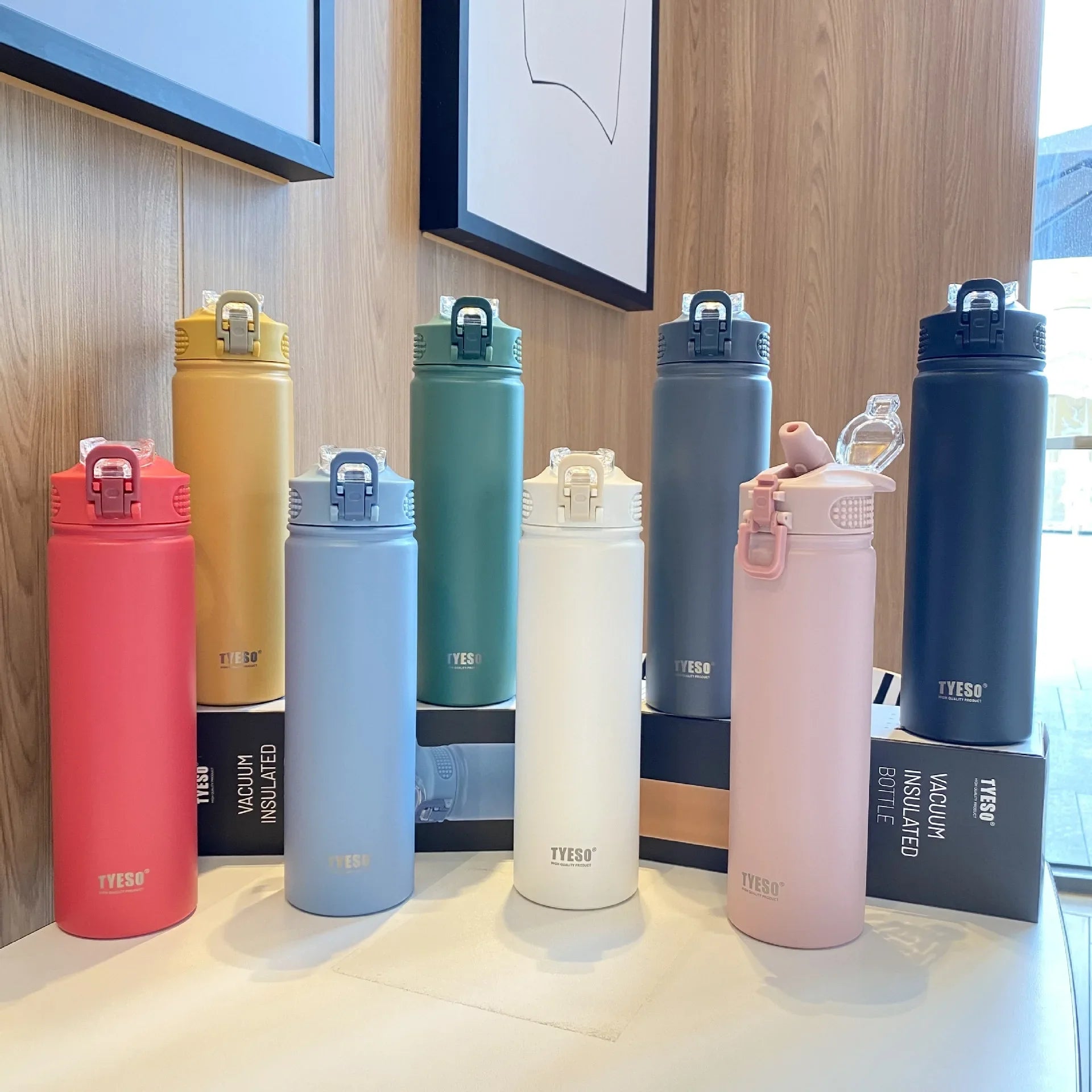 WATER BOTTLE WITH STRAW